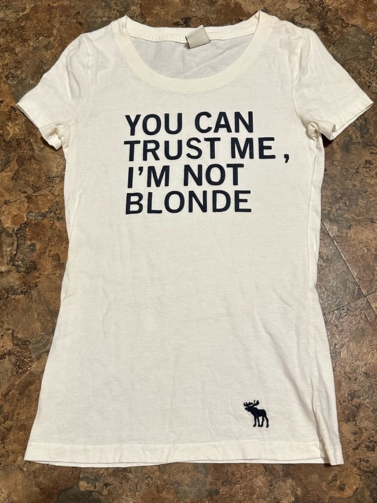 Abercrombie & Fitch Tops - Abercrombie & Fitch Vintage Y2K You Can Trust Me I'm Not Blonde Tee S RARE